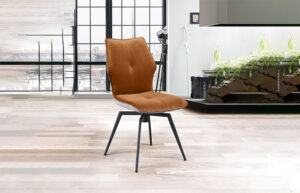 chaise sur parquet clair avec pied metal et assise marron